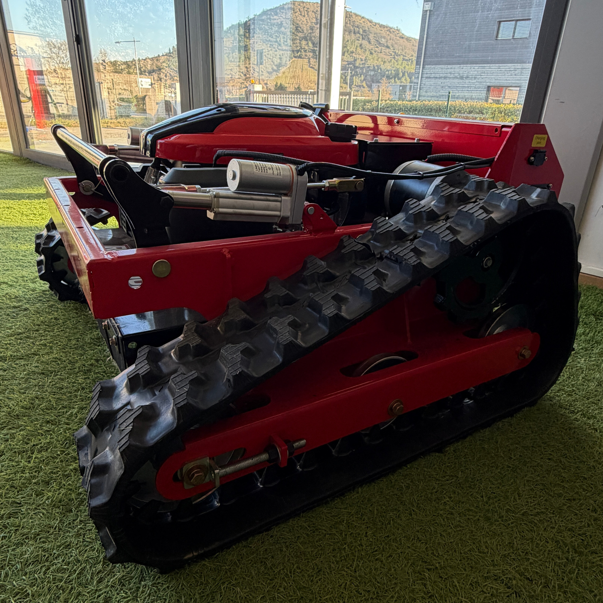 Tondeuse à Chenilles Télécommandée Hybride – ROKAYODA