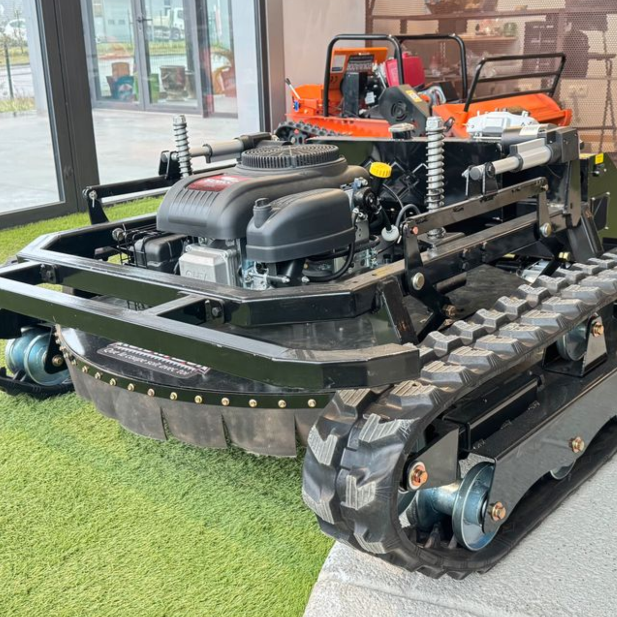 Tondeuse à chenilles télécommandée hybride ROKADARK