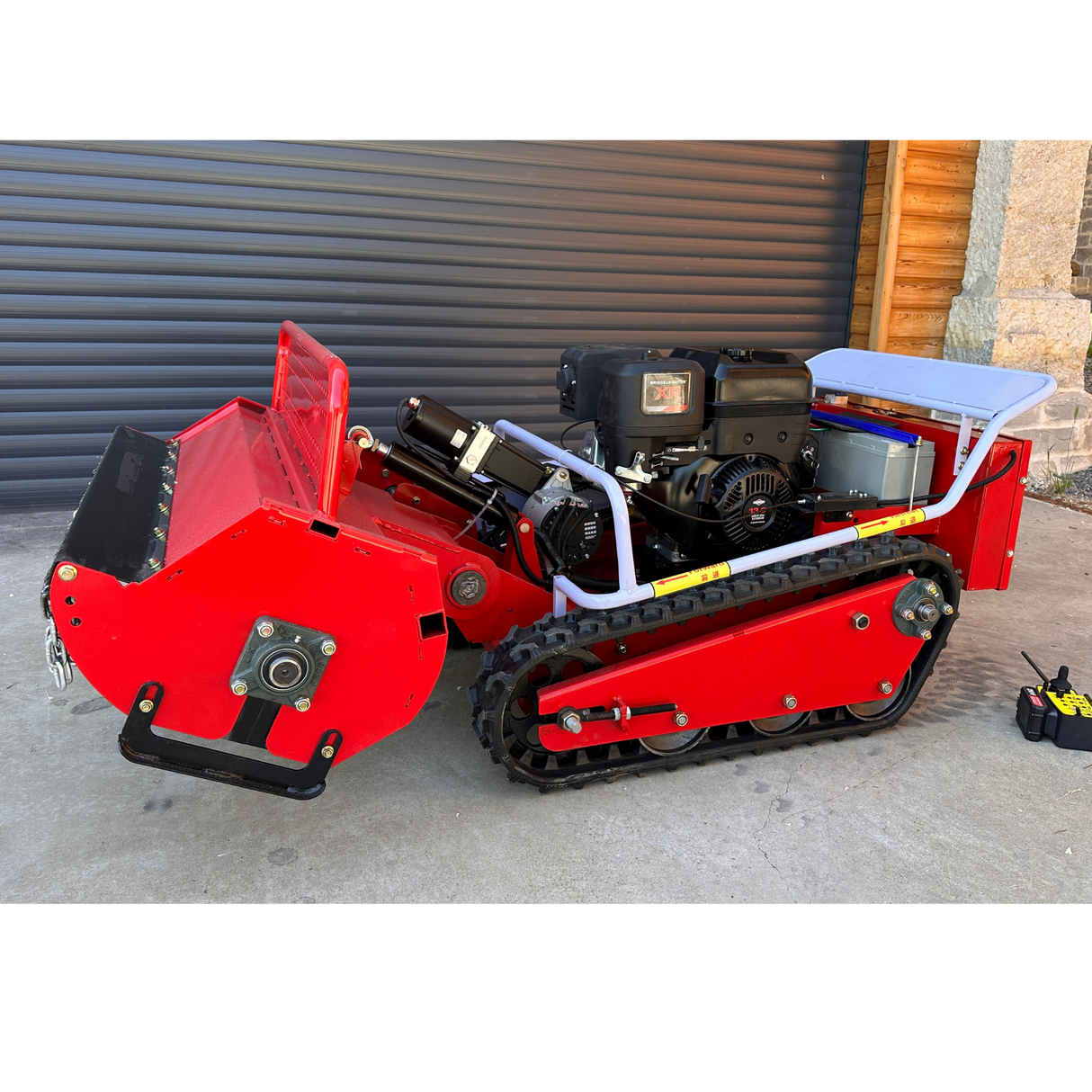 Tondeuse Débroussailleuse à Chenilles Télécommandée Hybride – ROKAVADOR