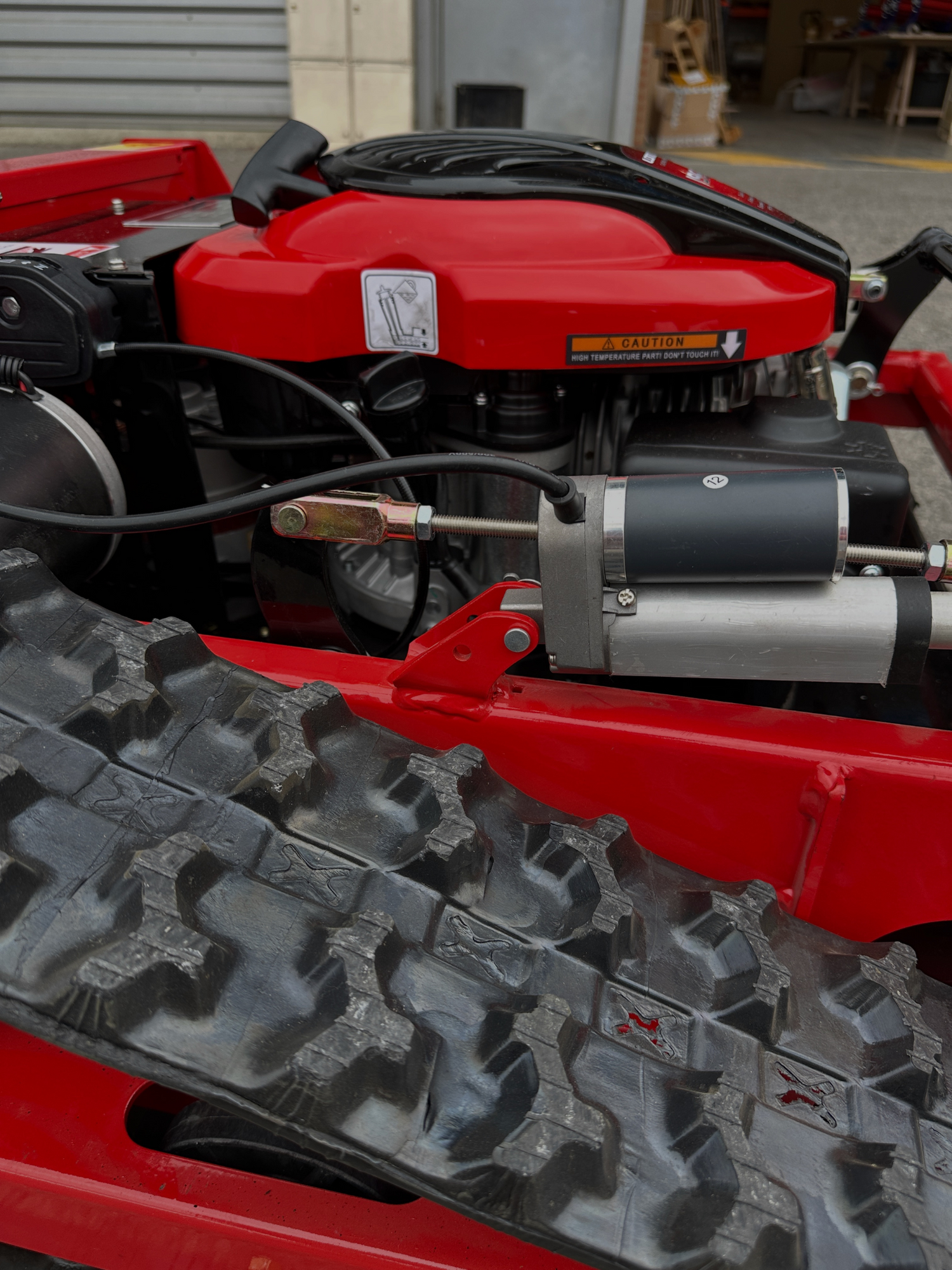 Tondeuse à Chenilles Télécommandée Hybride – ROKAYODA