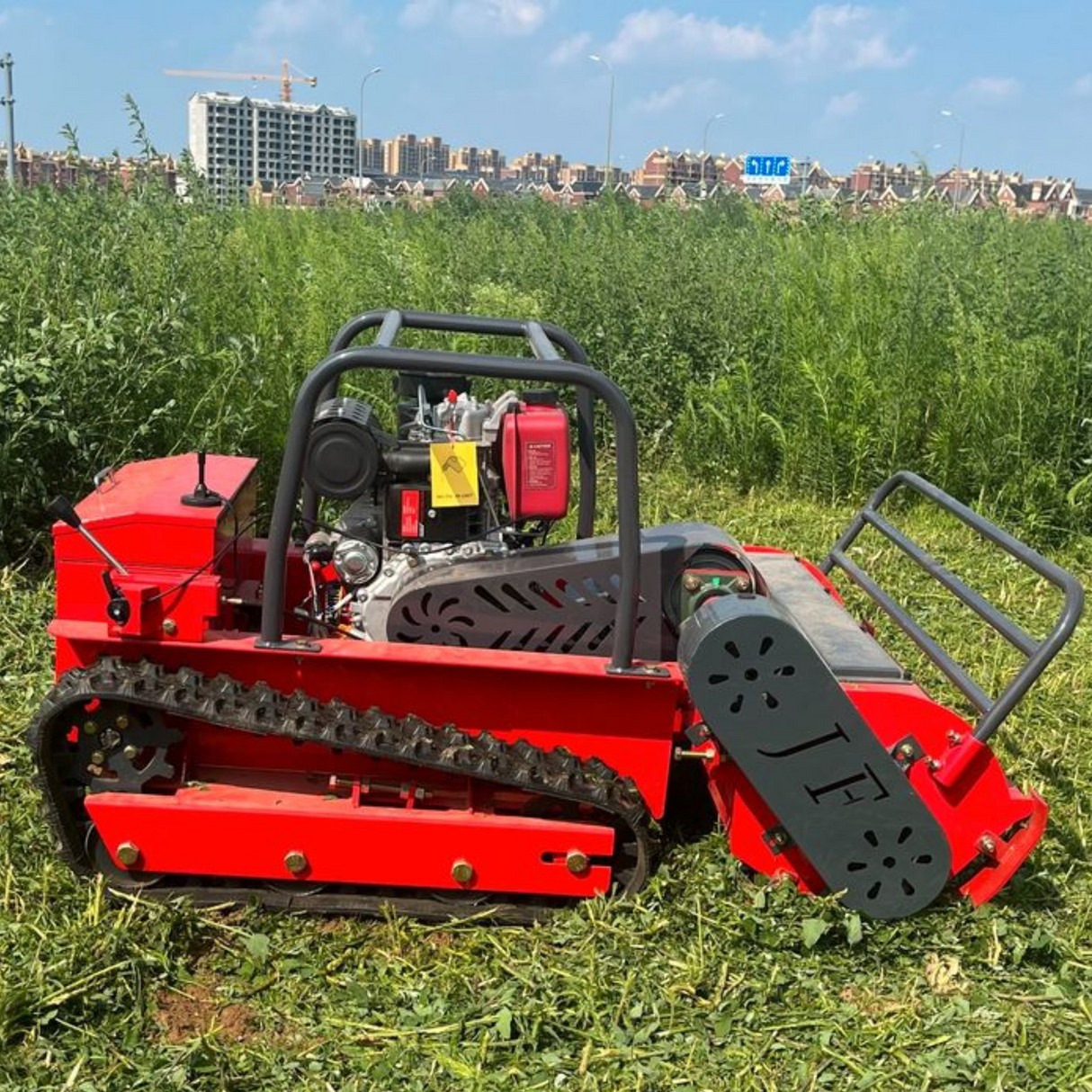 Tondeuse Débroussailleuse à chenilles télécommandée hybride DIESEL ROKAJABBA